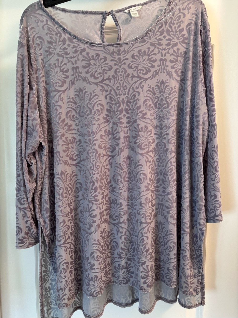 Women's plus size 18/20 Gray burnout floral blouse